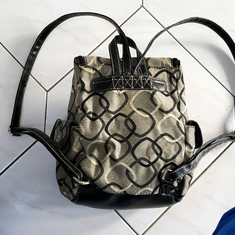 Purse, back style. Zip closure, gray and black pattern - Picture 2 of 5